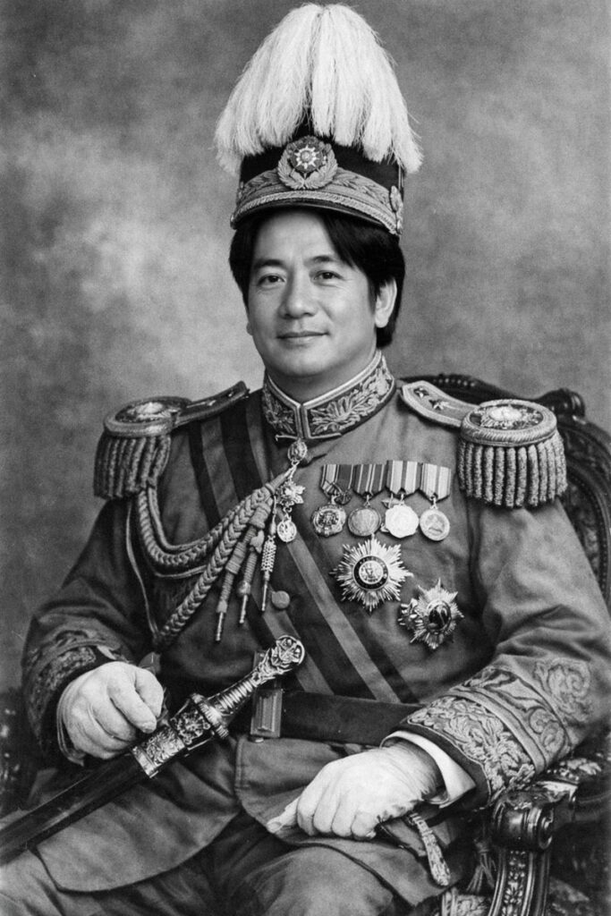 你扮演photoshop專家 將袁世凱當臨時大總統的照片，人頭改成賴清德